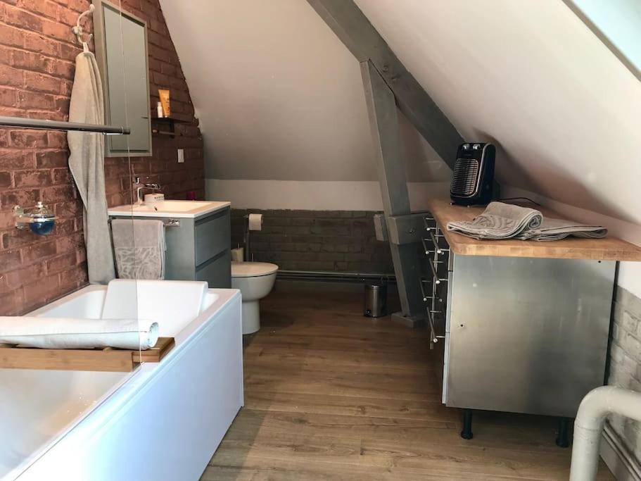 Atypique Style Loft Apartment Phalempin Exterior foto